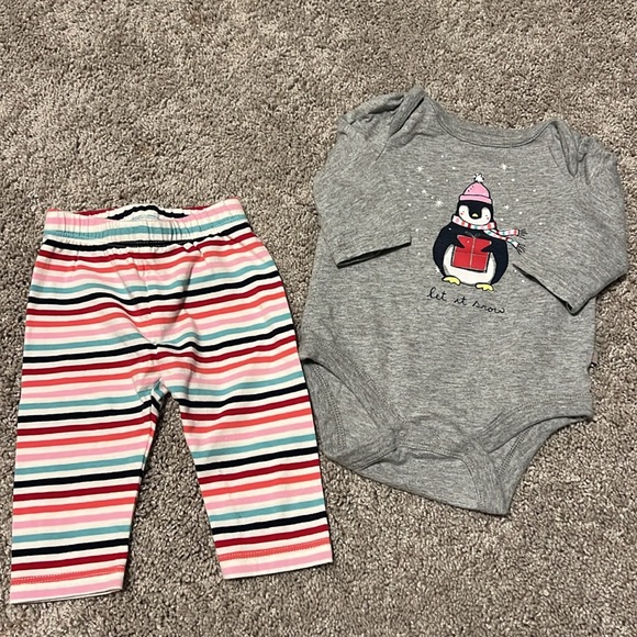 🐧😻 Lot of 3 baby girl outfits - Carter’s and GAP - Picture 2 of 5
